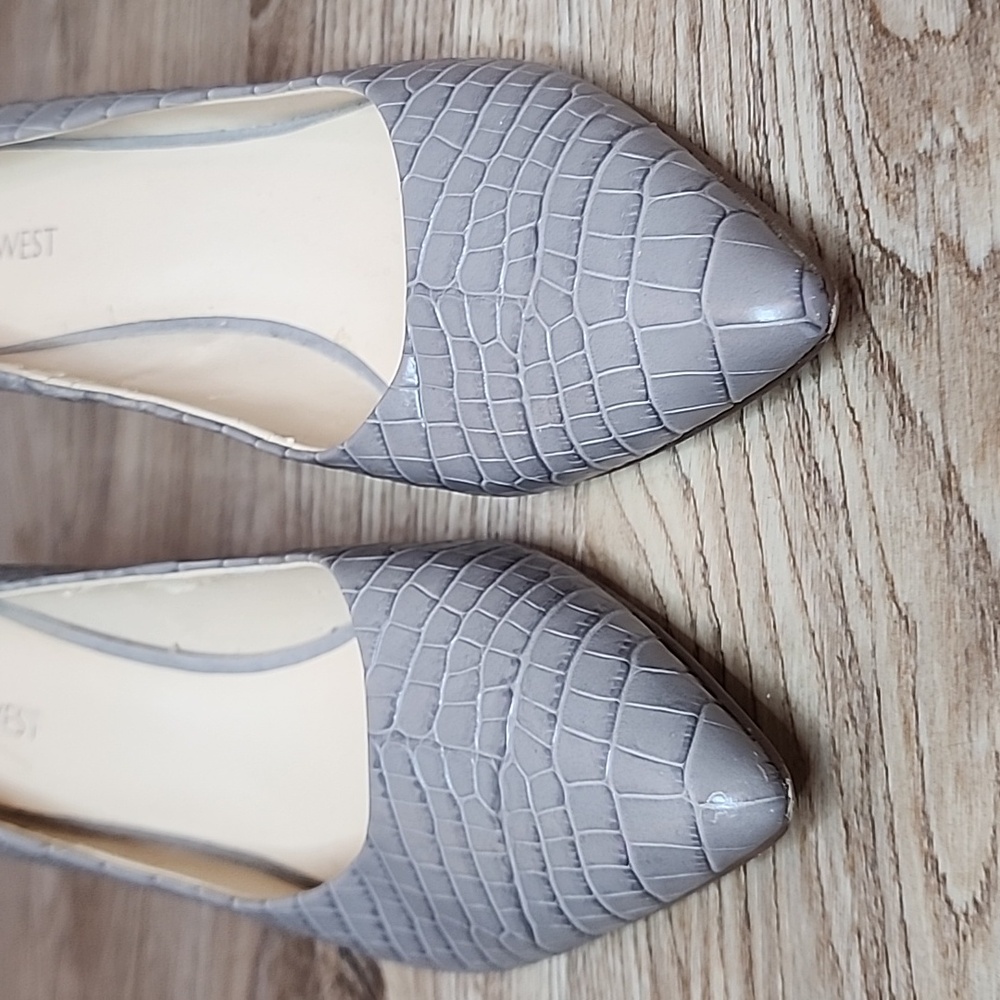 Nine West Womens Gwendle Pointed Toe Grey Pump Croc Embosed Closed Toe Shoes - Picture 3 of 14